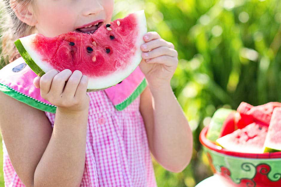 How to Help Your Kids Form Healthy Eating Habits